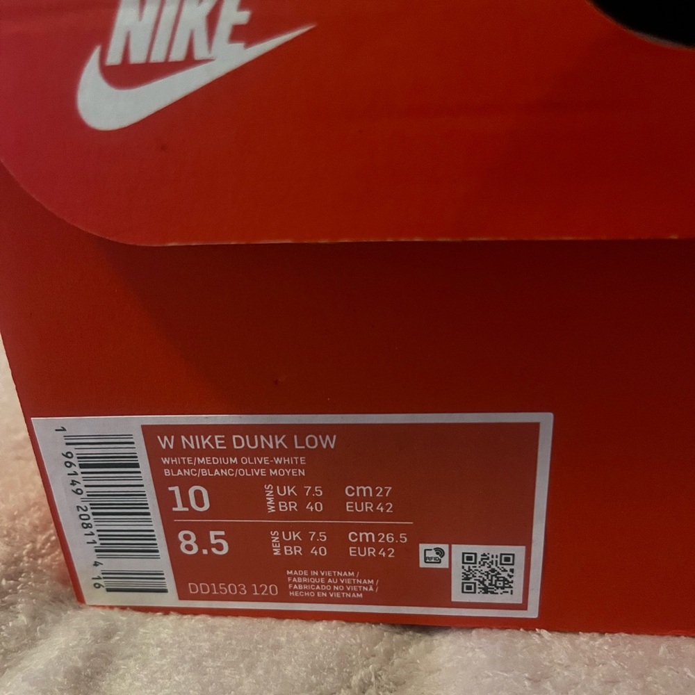 Nike Dunks women’s size 10